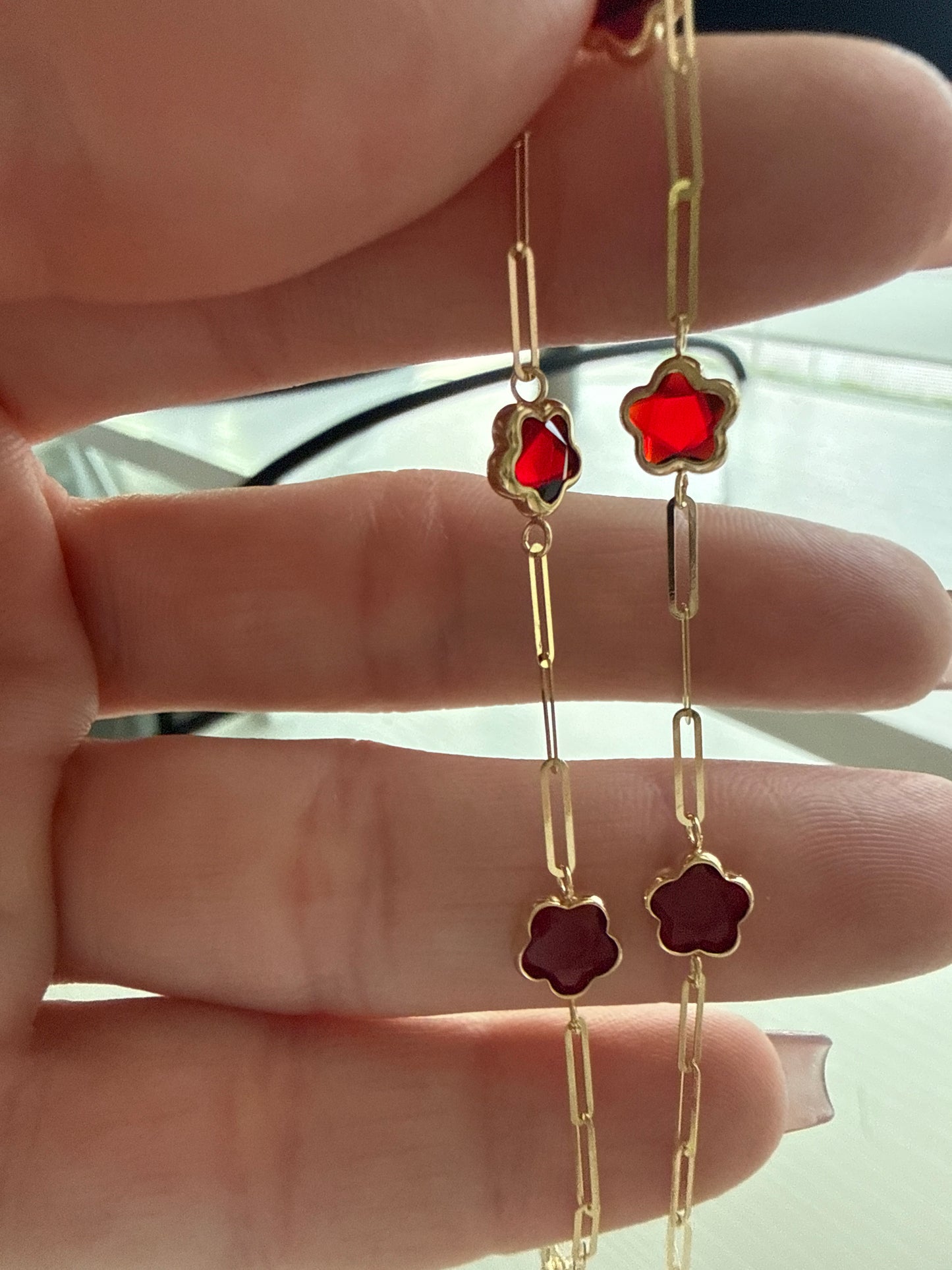 Brazalete rojo flores papel clip 10 k