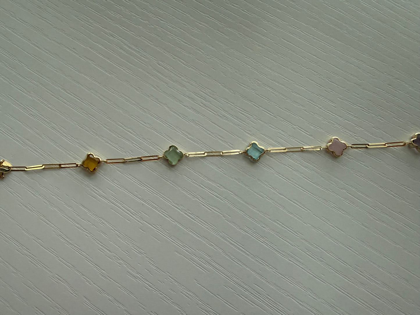 Brazalete de clover  pastel 10 k