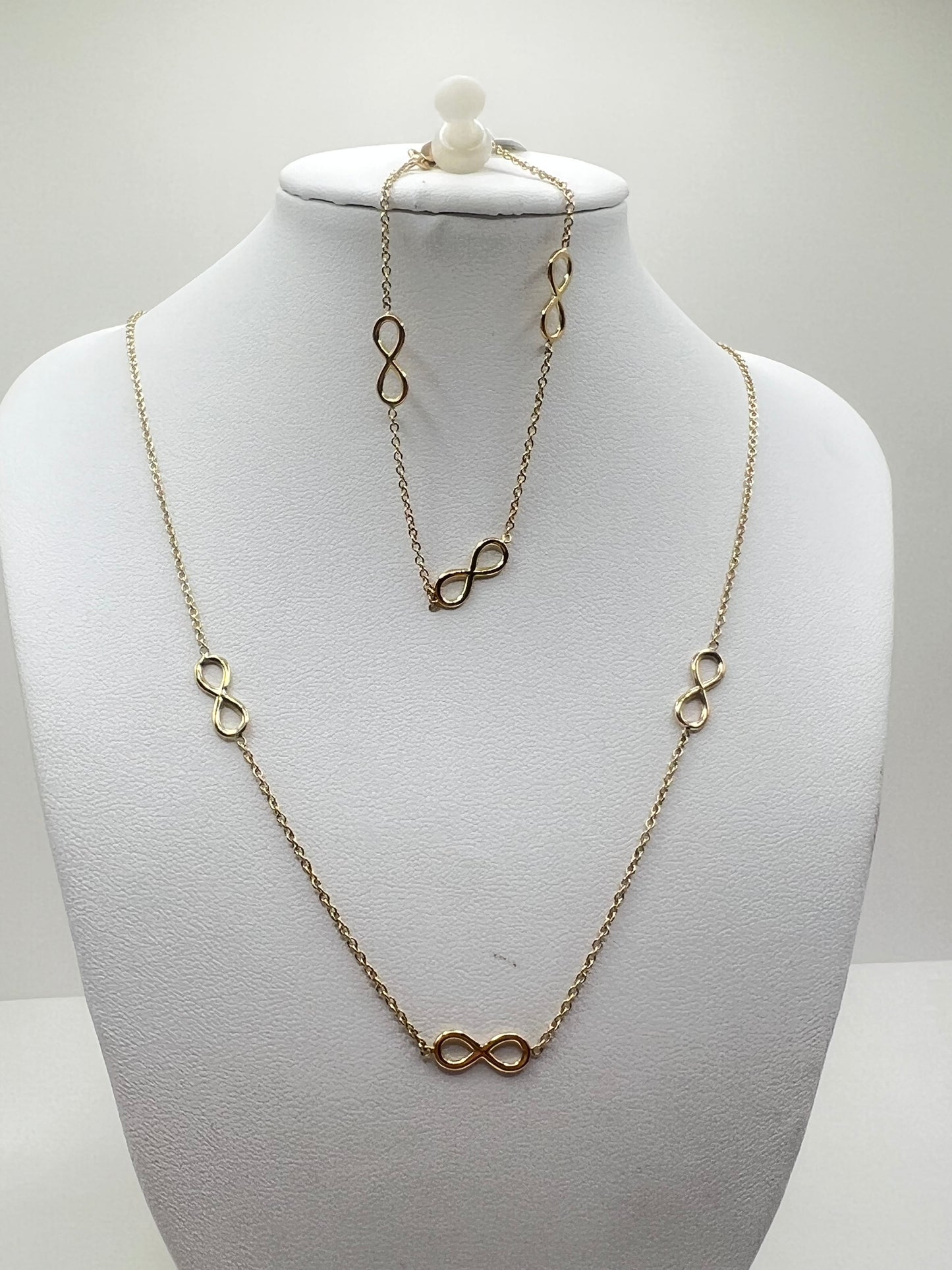 Set de 14 k cadena fina y brazalete infinito