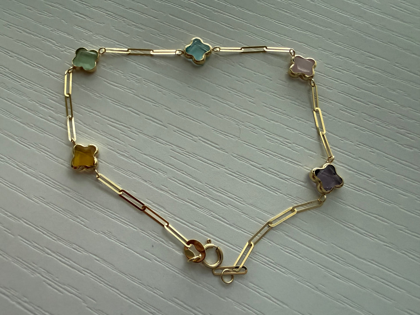 Brazalete de clover  pastel 10 k